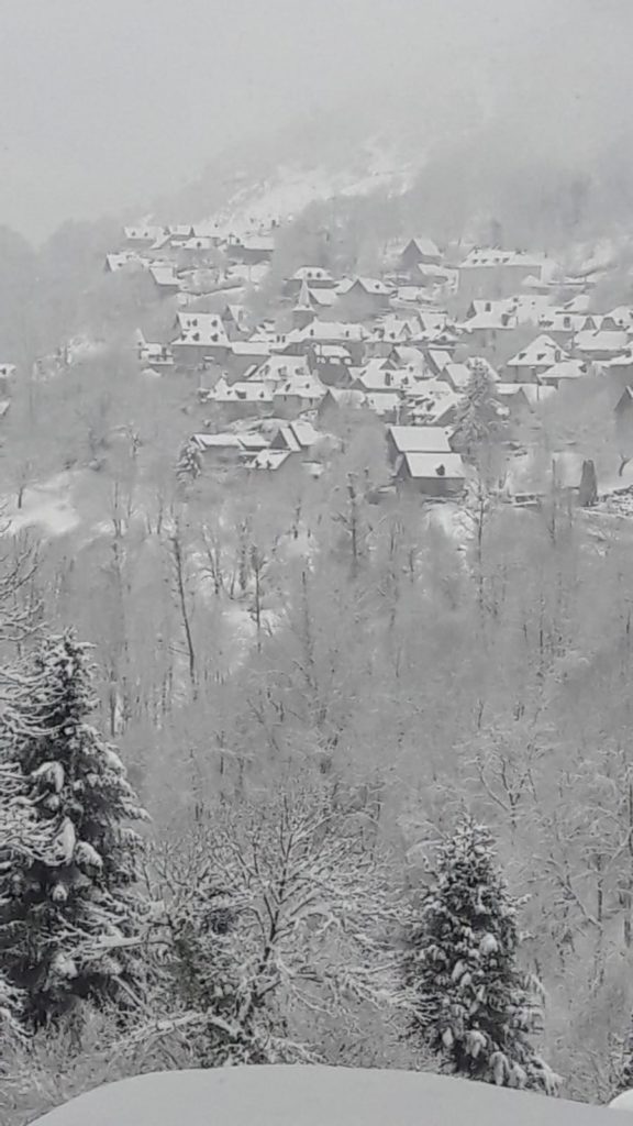 Melles sous la neige à côté du Mourtis