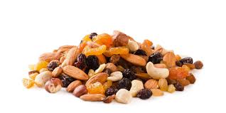 Les indispensables fruits secs en randonnée