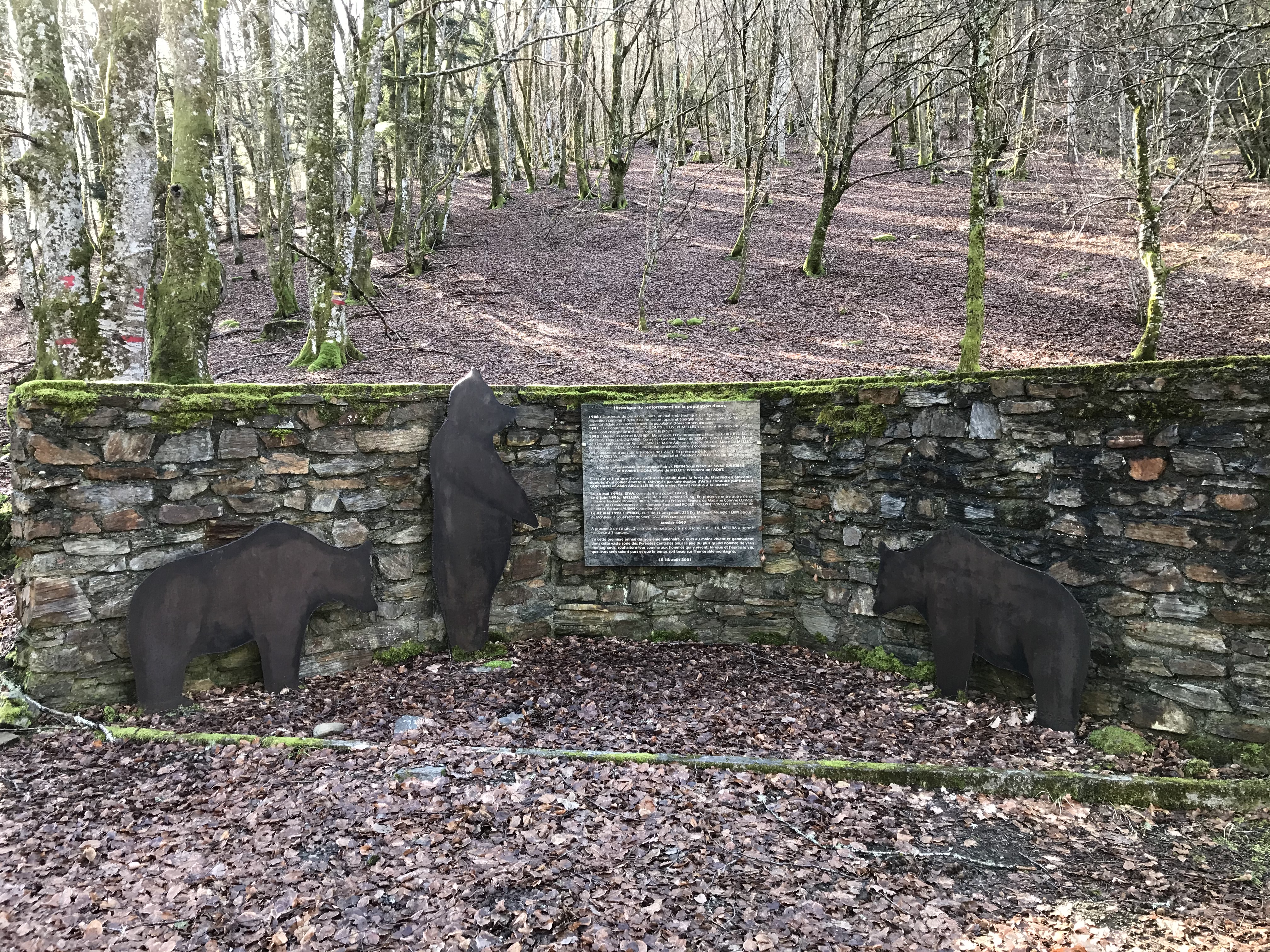 Mémorial de l'ours : randonnée familiale à Melles