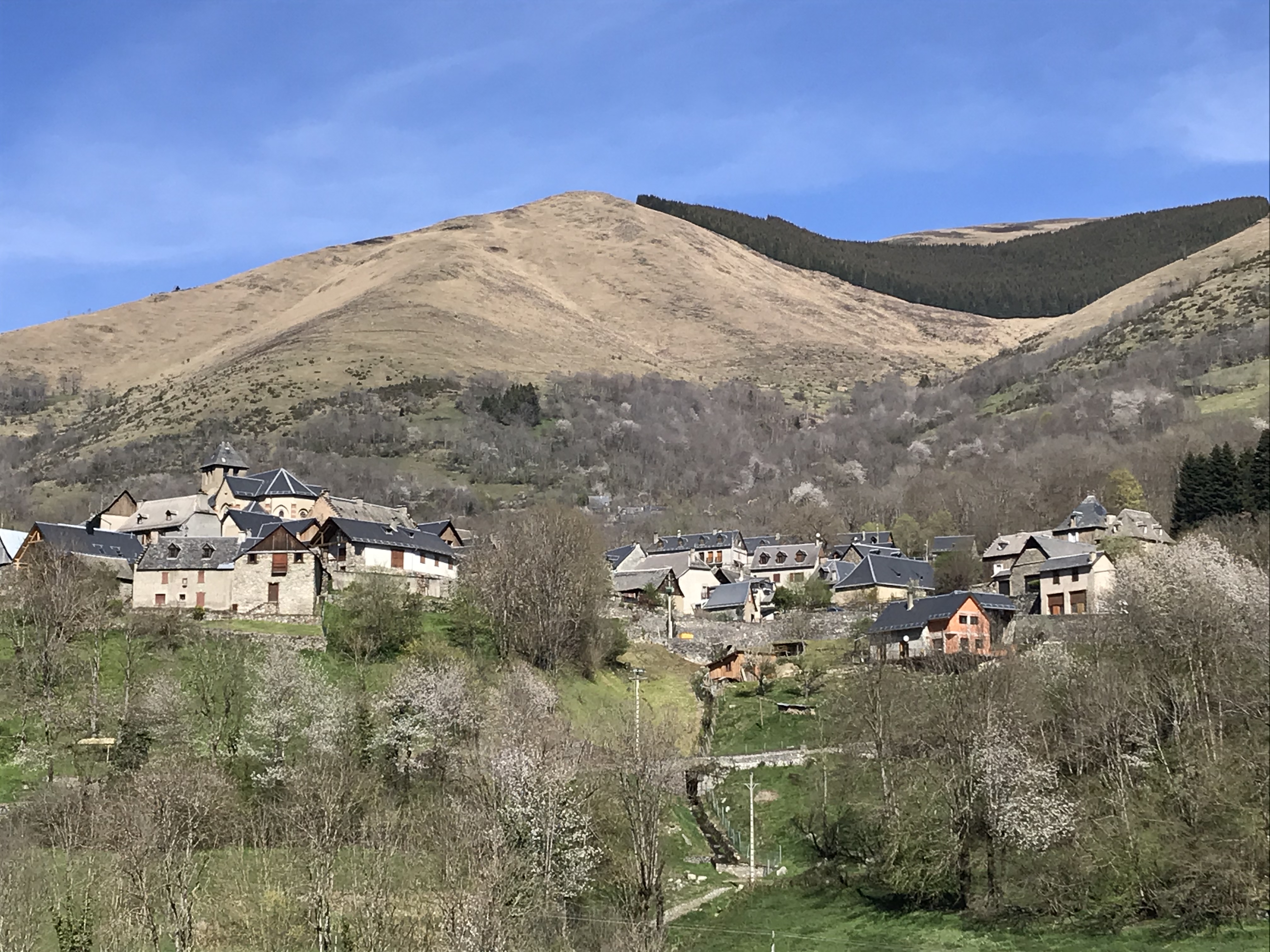 Découvrez le village de Castillon-de-Larboust sur la route du lac d'Ôo