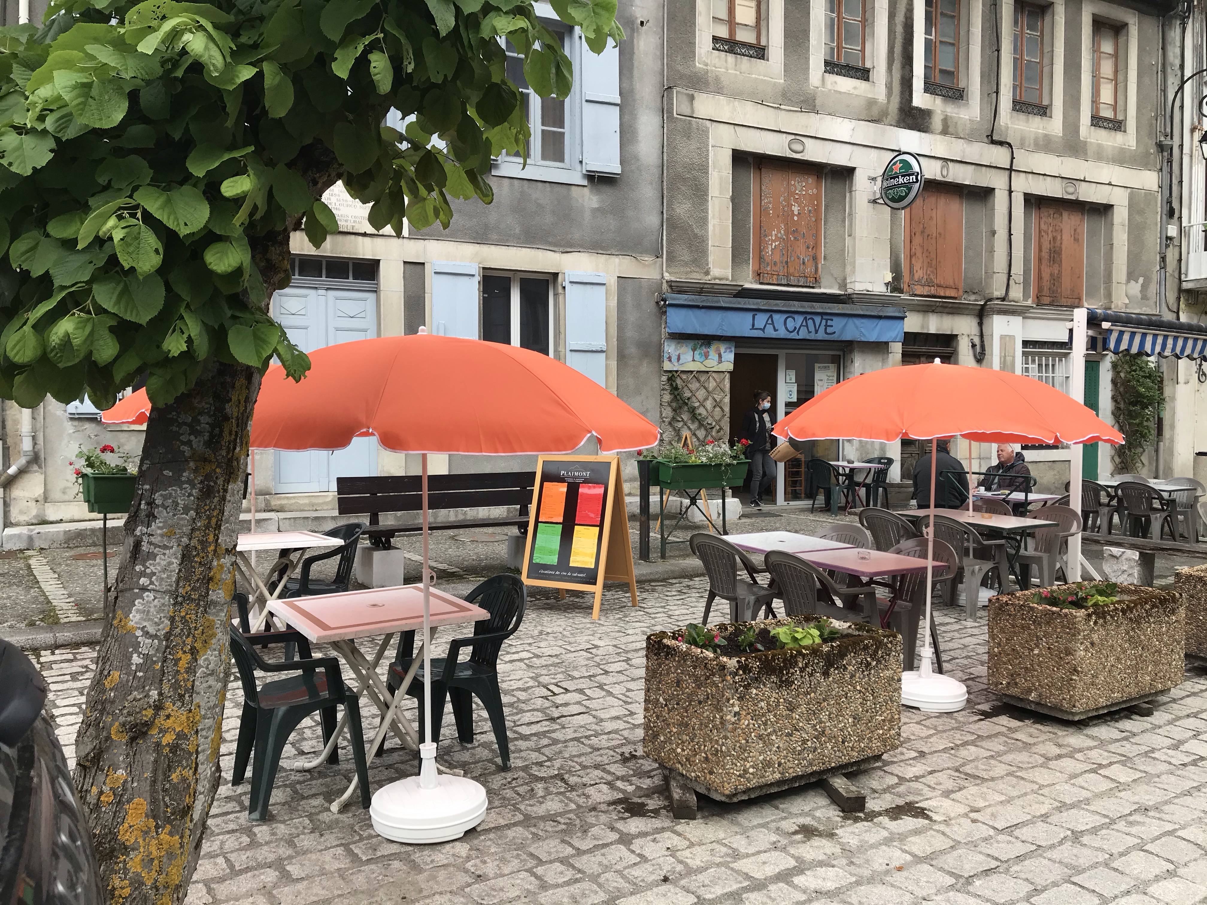 Ré-ouverture de La cave à Saint-Béat