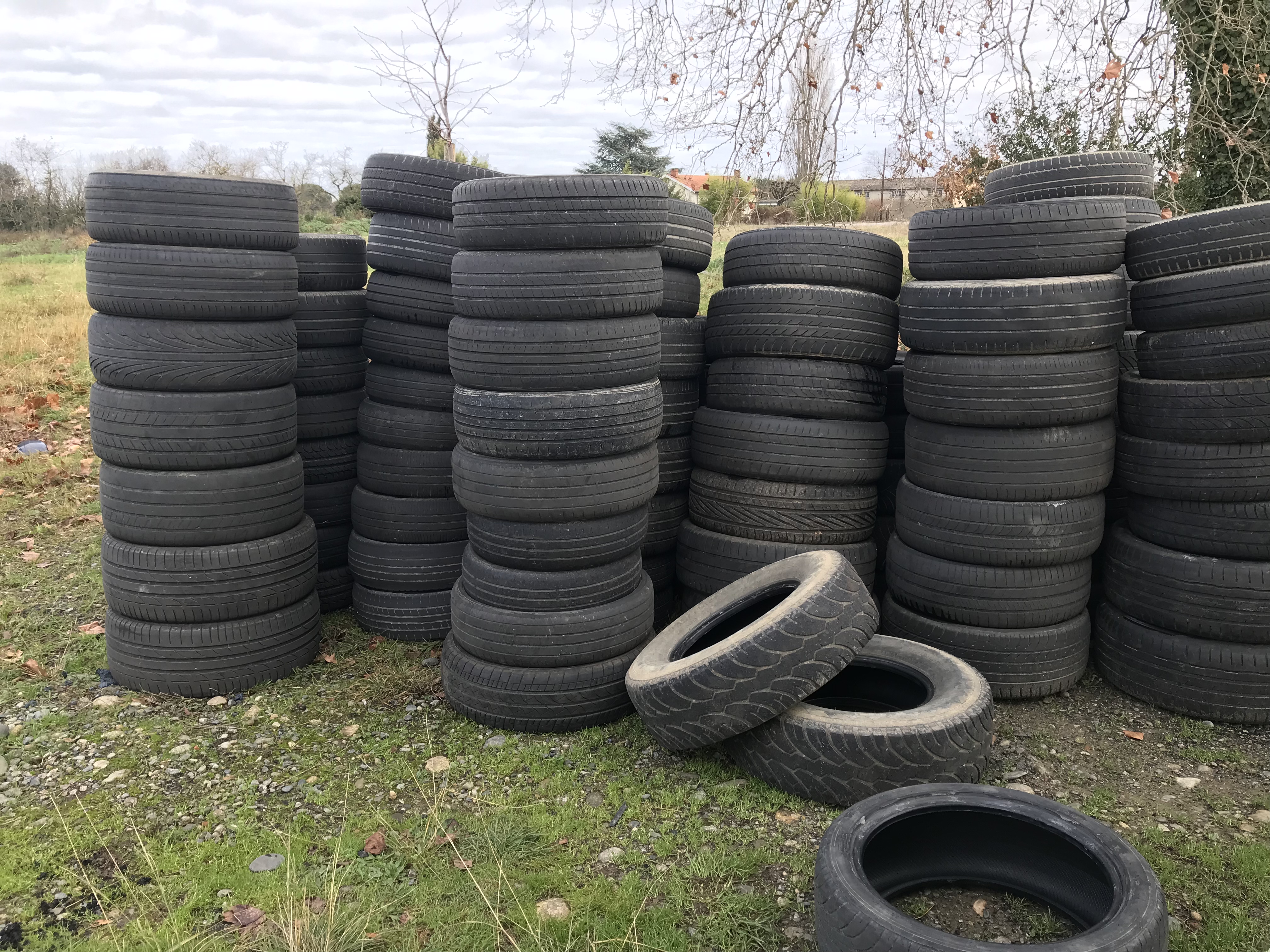 Choisir les bons pneus pour sa voiture en montagne l'hiver