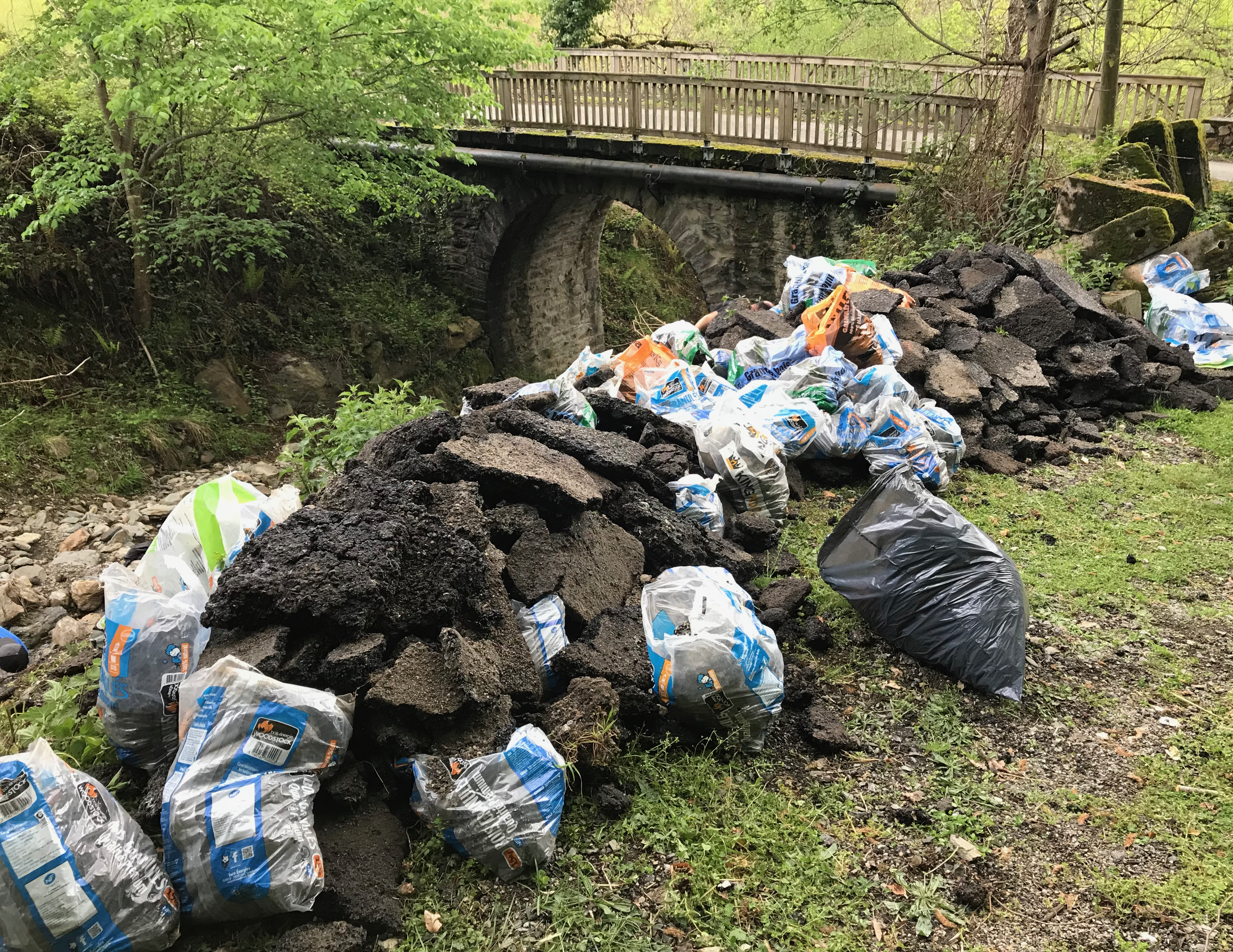 A Melles la Commission Environnement face à une marée noire de goudron