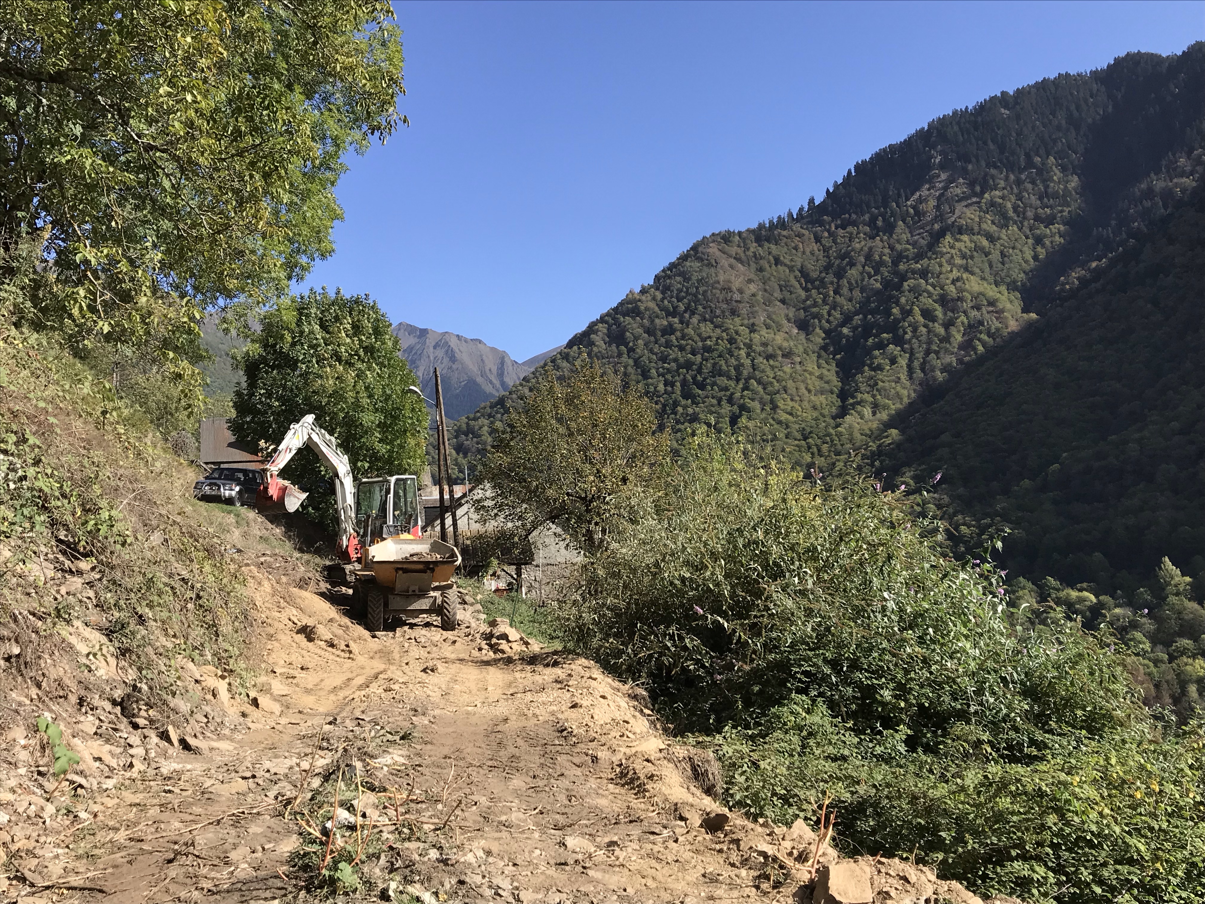 Le terrassement pour l'autoconstruction de sa Maison Ossature Bois (MOB) en montagne