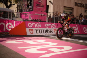 Giro 2023 Comment Remco Evepoel domine ses adversaires