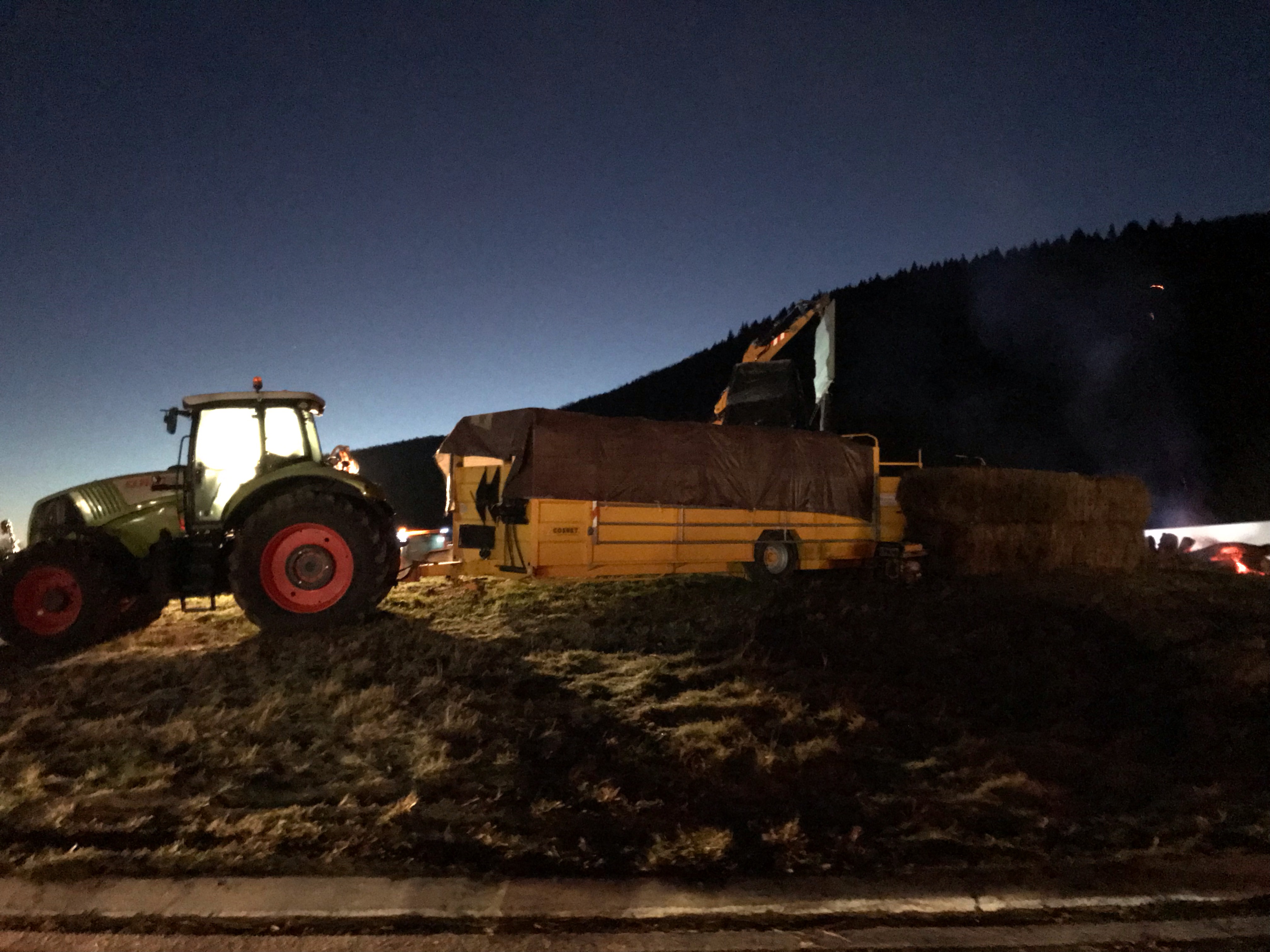 A64 et RN125 toujours bloquées sur le rond point du Bazert