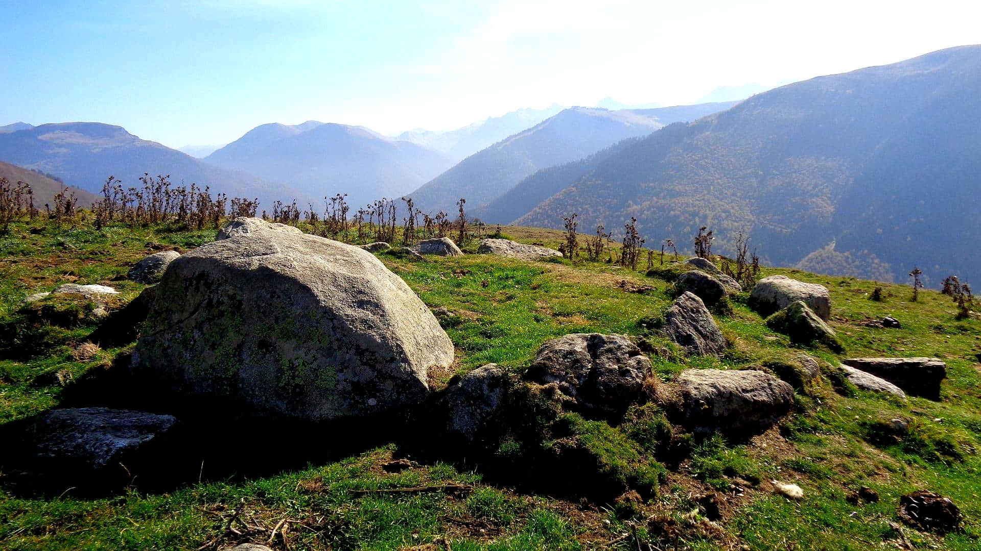 Randonnée en famille à Luchon : sur les traces des cromlechs préhistoriques