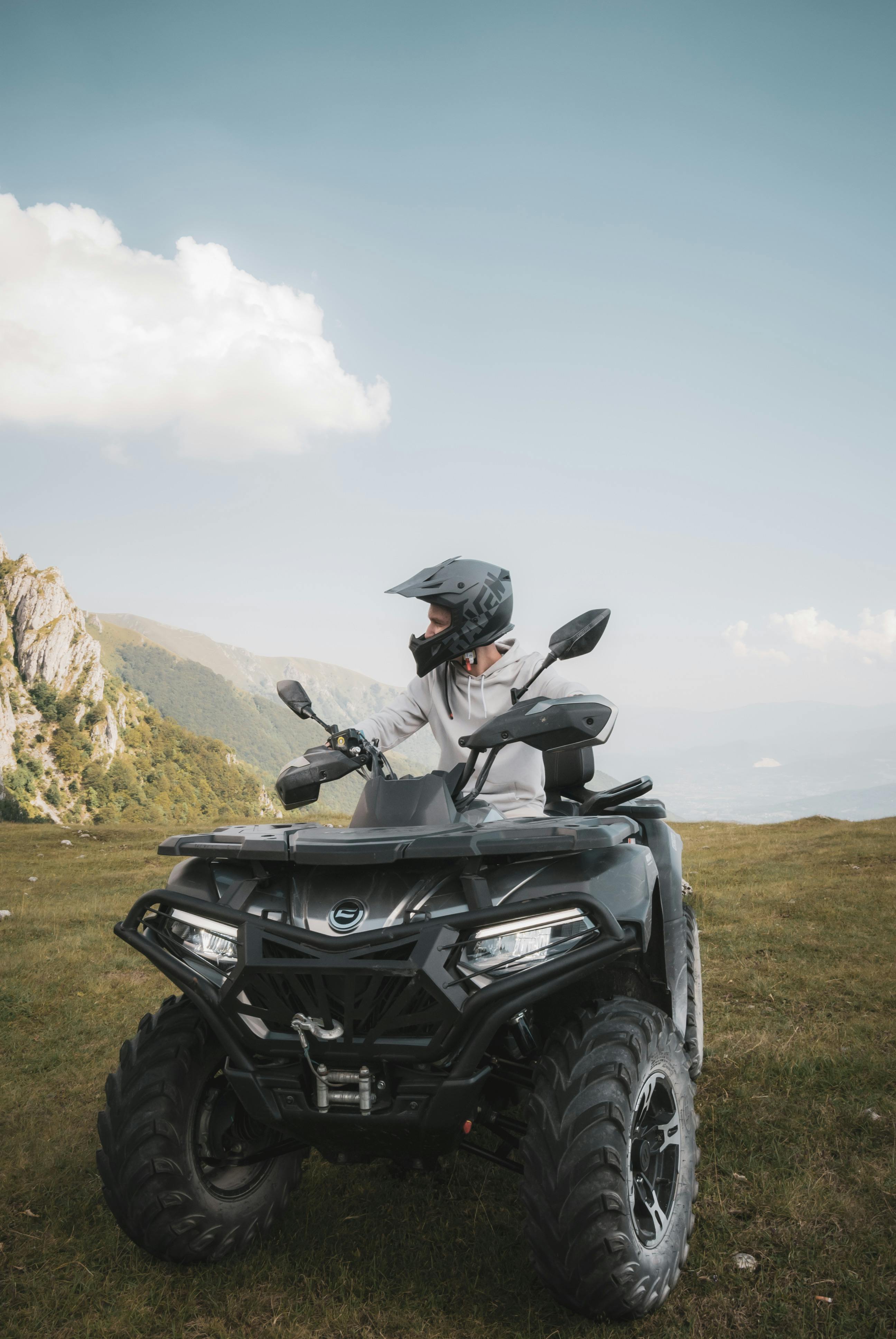 Quad en montagne : entre abus motorisés et usages utiles, que dit l’assurance ?