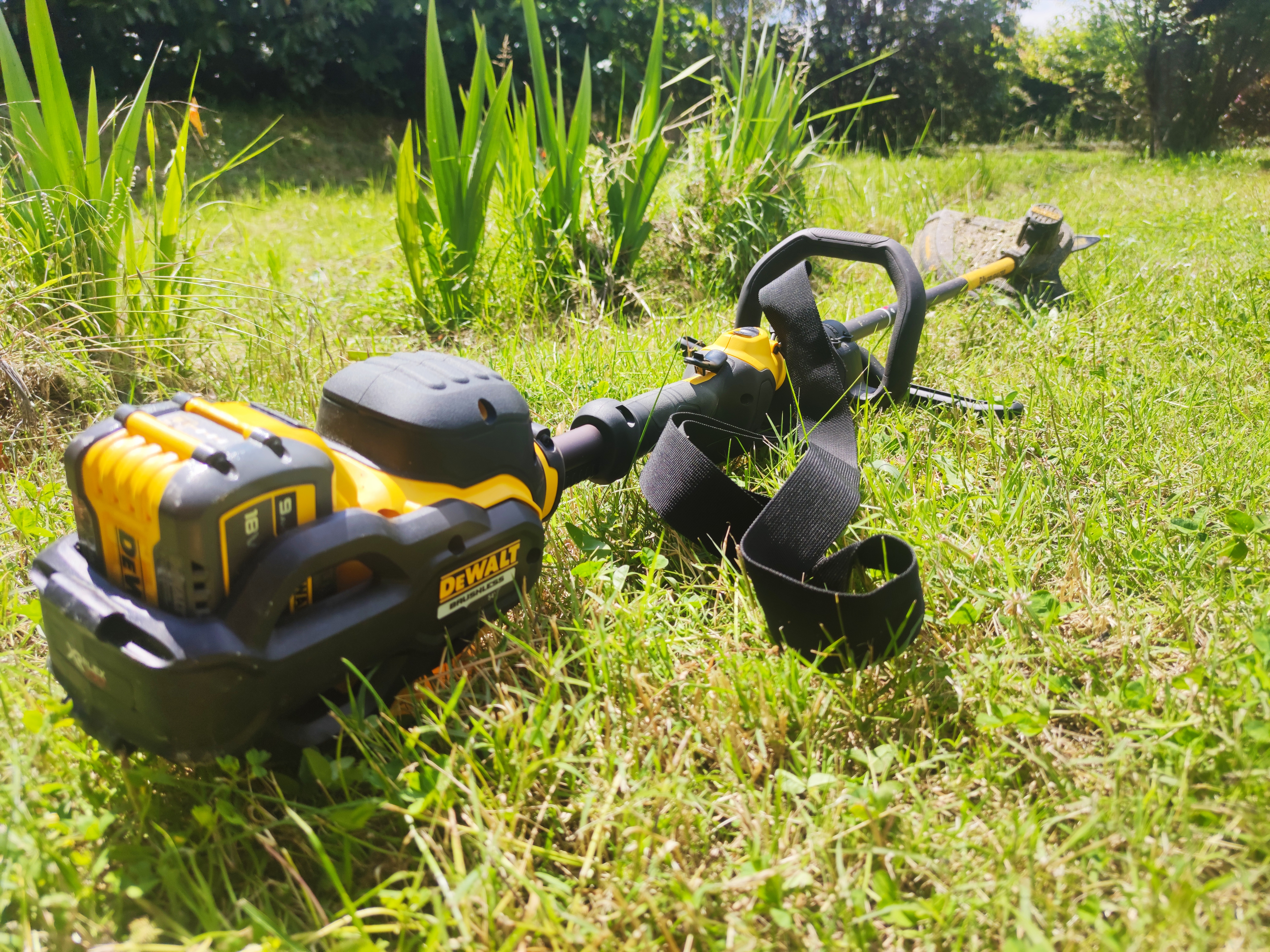 Pourquoi choisir pour une débroussailleuse électrique à batterie ?