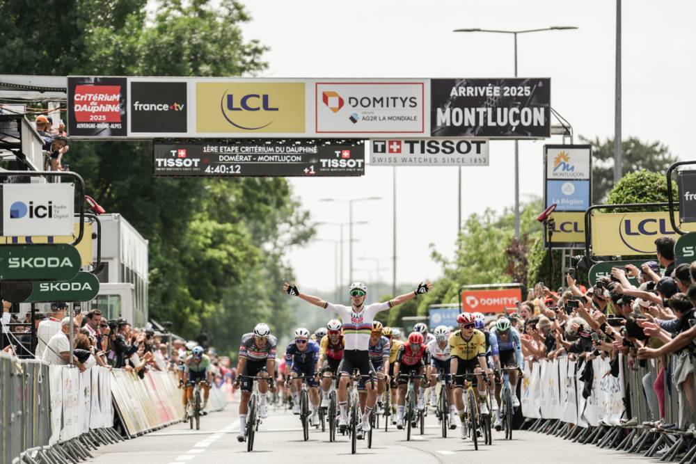 Dauphiné sur la première étape Tadej Pogačar frappe d'entrée et enflamme déjà la course