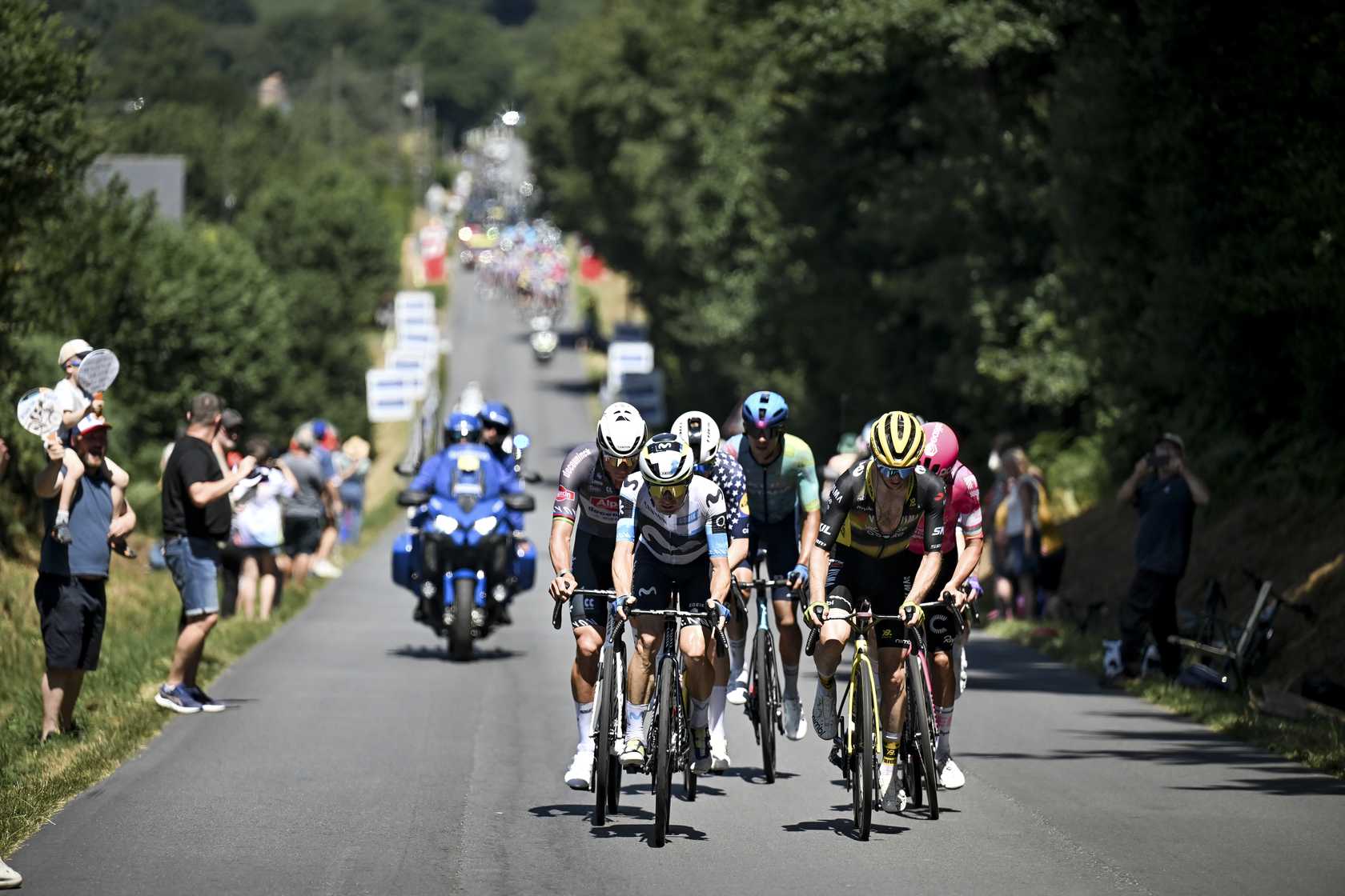 Tour de France 2025 - Étape 6 : Ben Healy triomphe en solitaire, Van der Poel reprend le maillot jaune