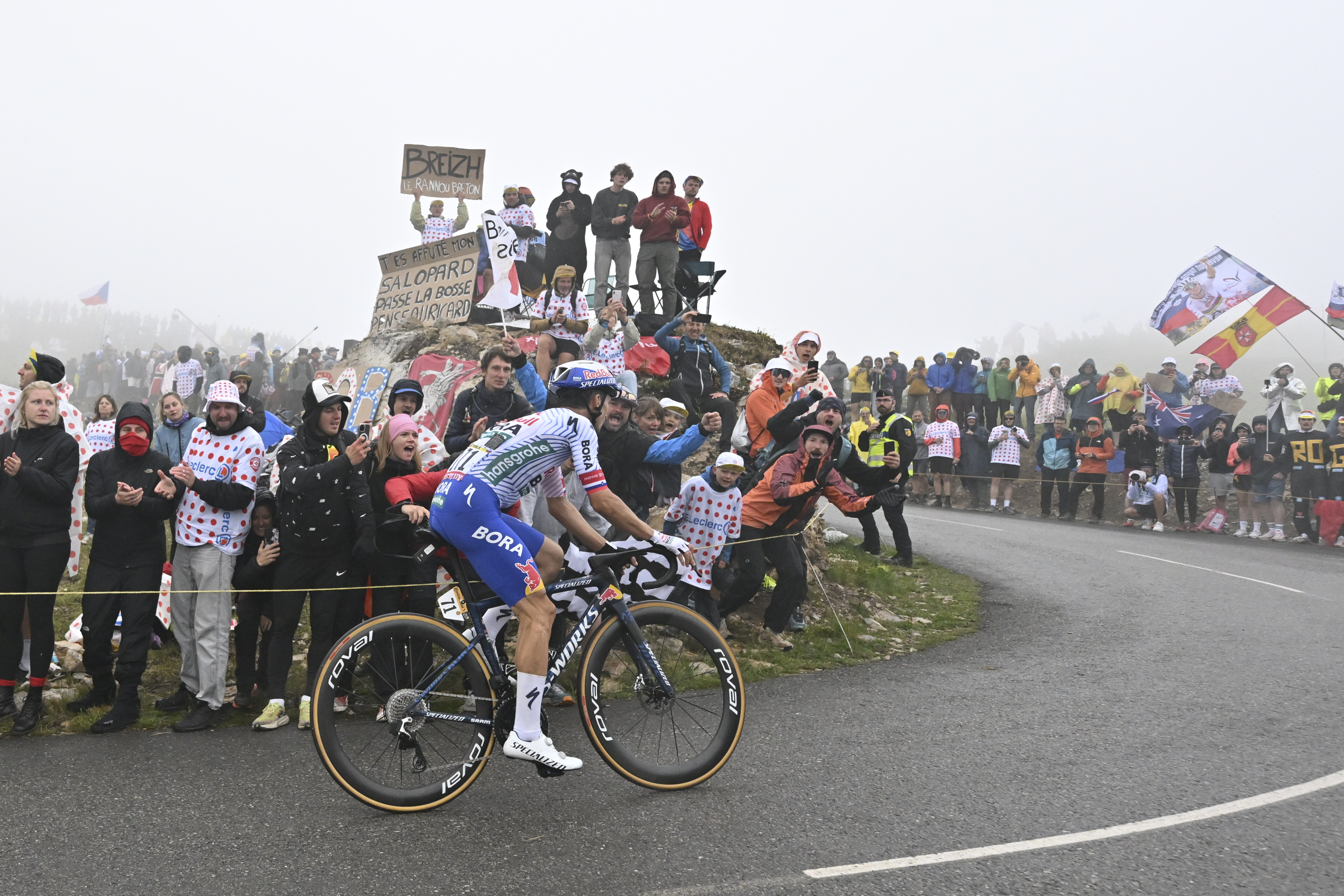 Ben O'Connor conquiert le toit du Tour au col de la Loze