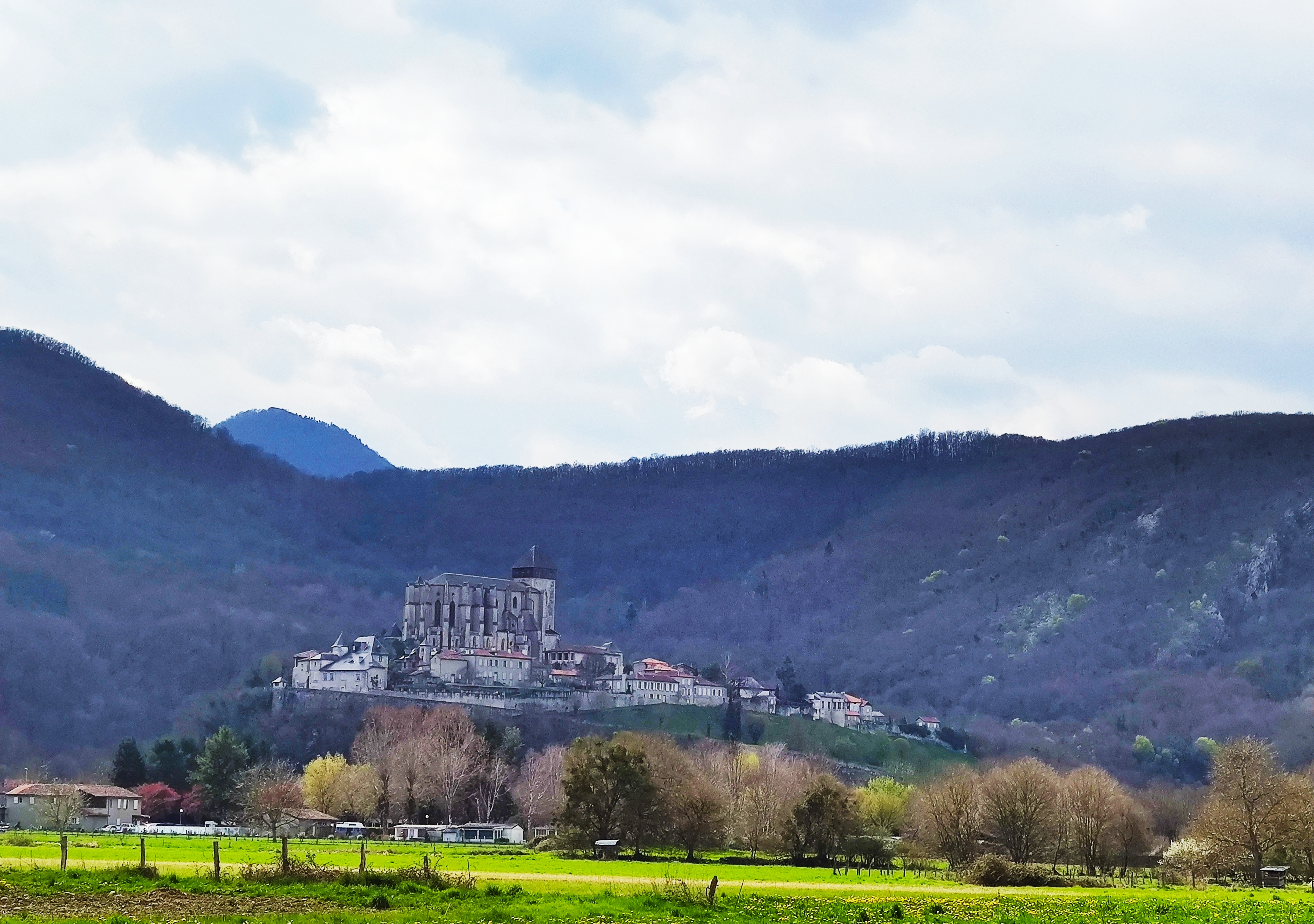Saint-Bertrand-de-Comminges pour une pause estivale et spirituelle