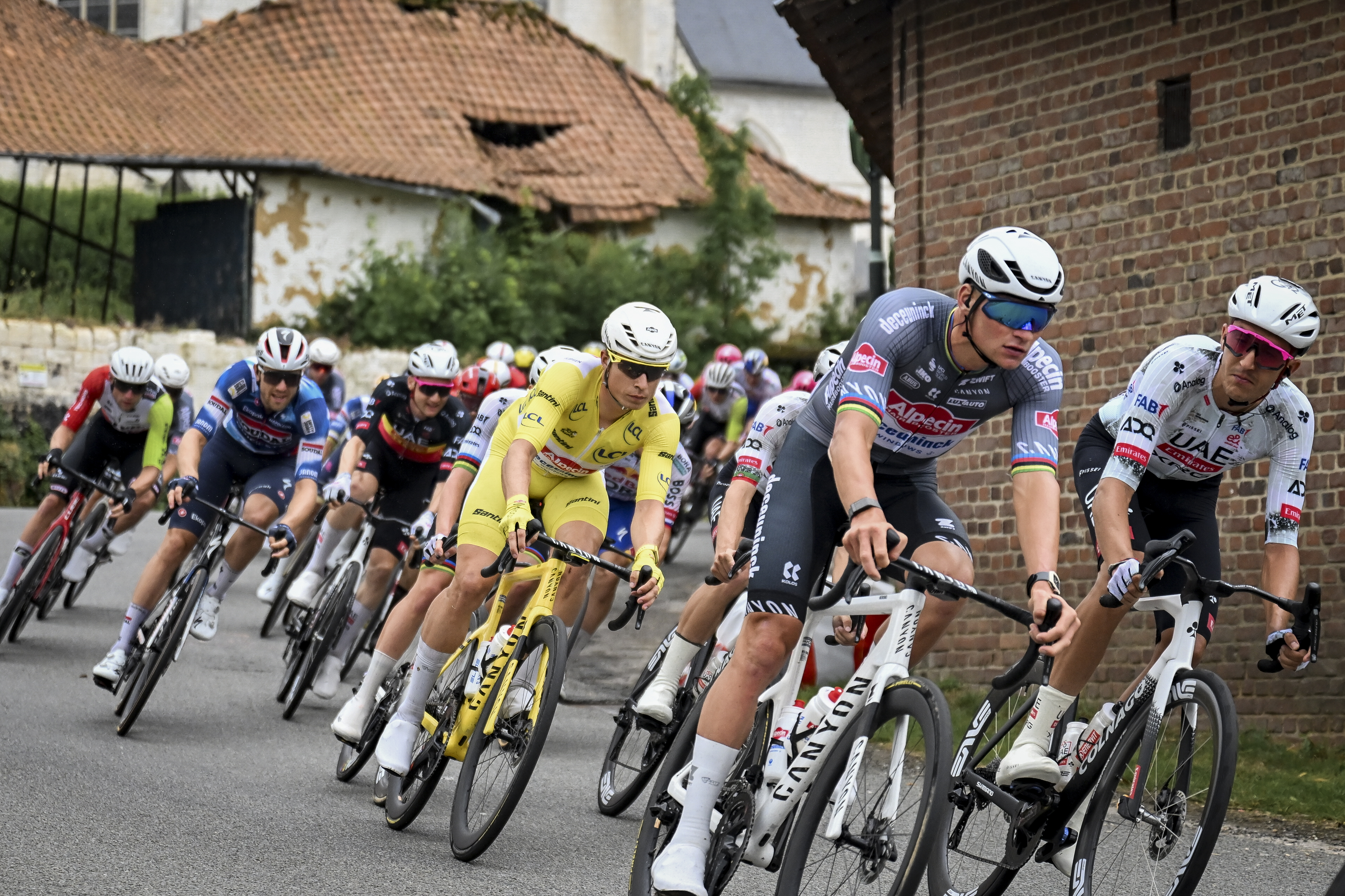 Tour de France 2025 - Étape 2 : Mathieu Van der Poel s'impose à Boulogne-sur-Mer