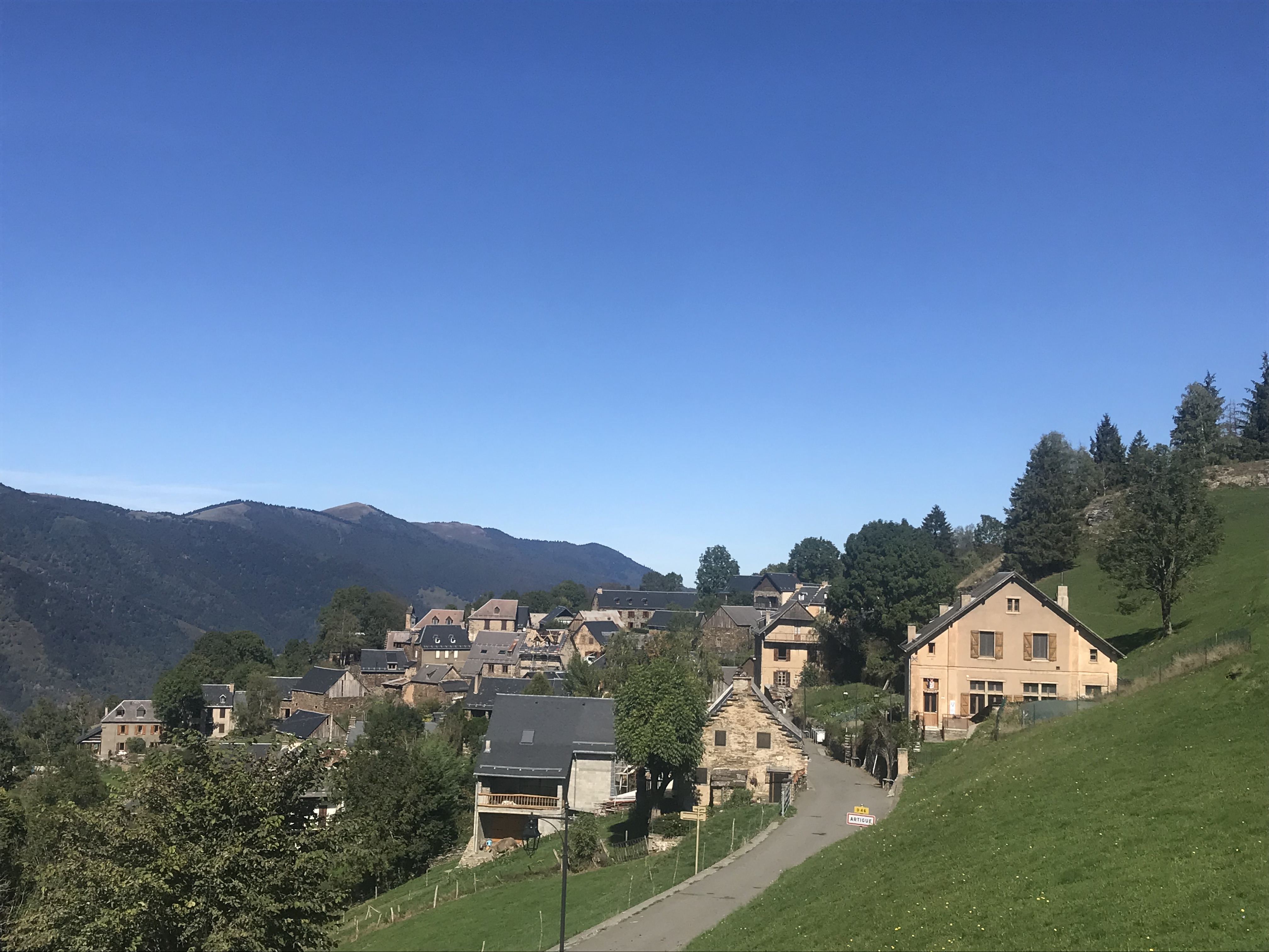 Découvrez le village d'Artigue, belvédère discret du Luchonnais