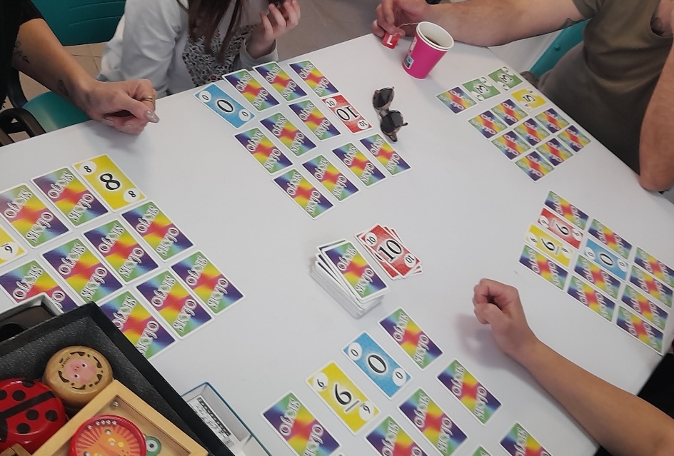 Jeux et crêpes par le jardin botanique : quand « À fleur de montagne » rassemble toutes les générations du village