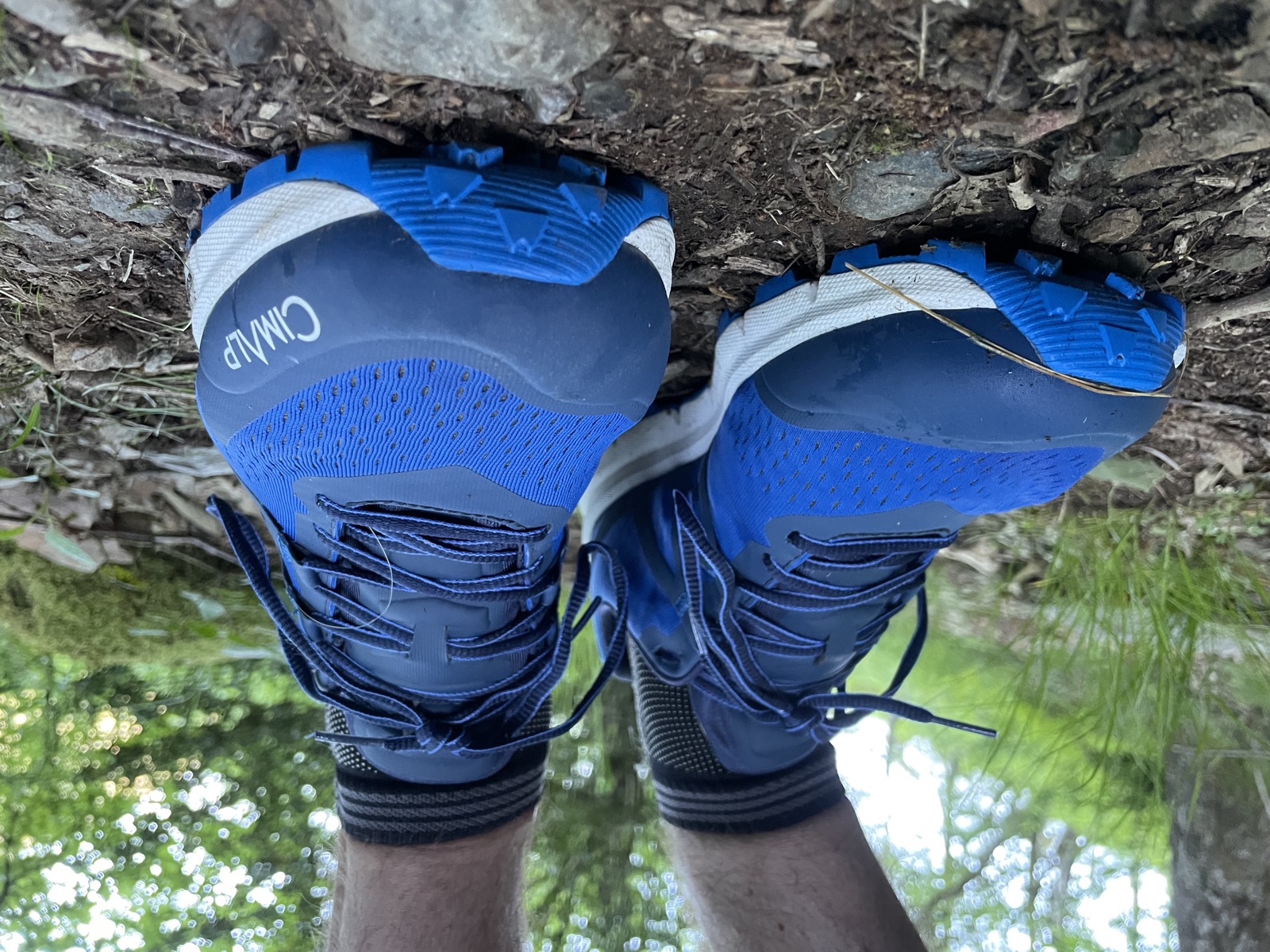 Cimalp X-Race : la chaussure de trail Vibram MegaGrip arrive en bleu, et tient la durée