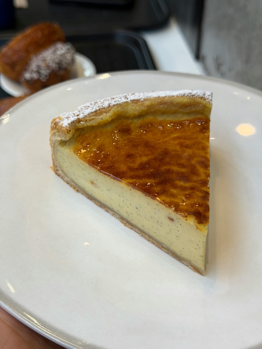 Flan pâtissier : le faire à la maison avec des œufs et un lait du Comminges, plutôt qu'à prix d'or à Paris