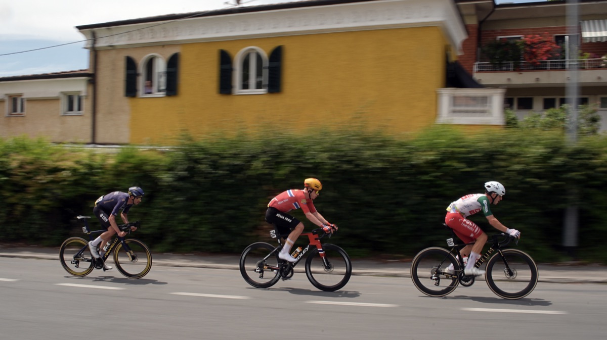Giro 2026 étape 11 : Jhonatan Narvaez triple à Chiavari, record équatorien battu
