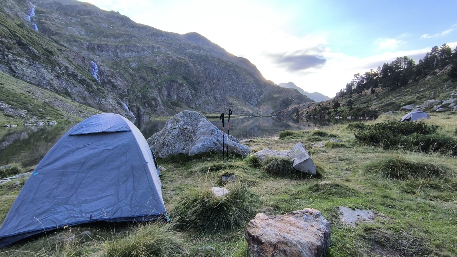 Orage en montagne : que faire en randonnée et en bivouac