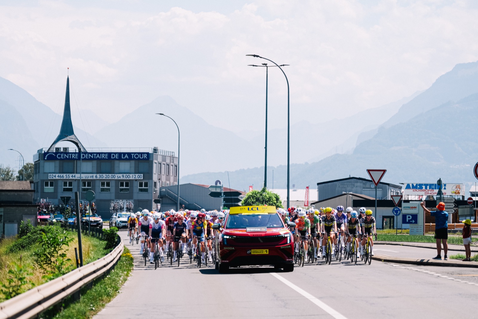 Tour de France Femmes 2026, étape 2 en direct : le peloton file vers Genève