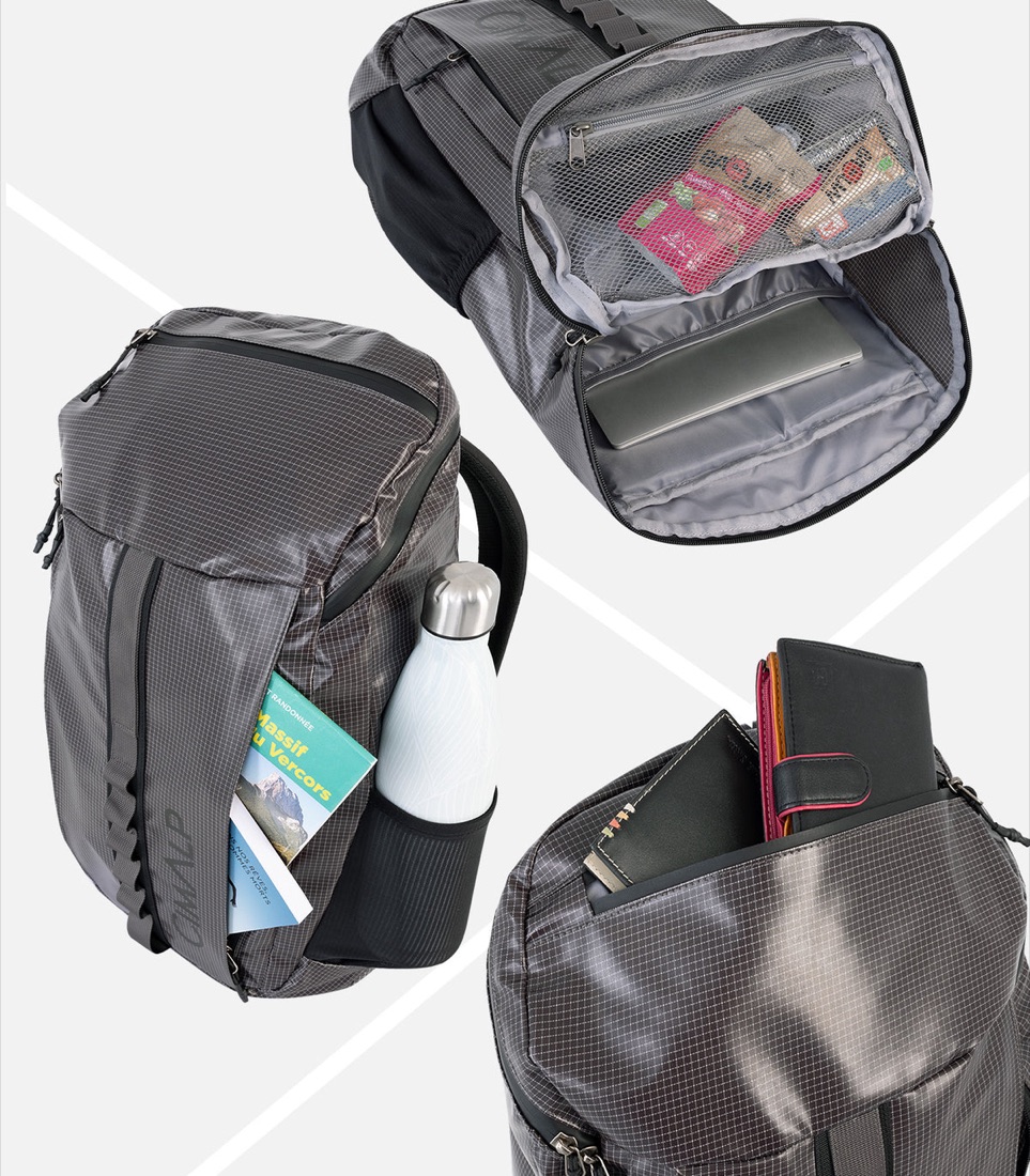 Le Crussol 22 : ordinateur portable dans la poche principale, gourde et topo de randonnée dans les poches latérales