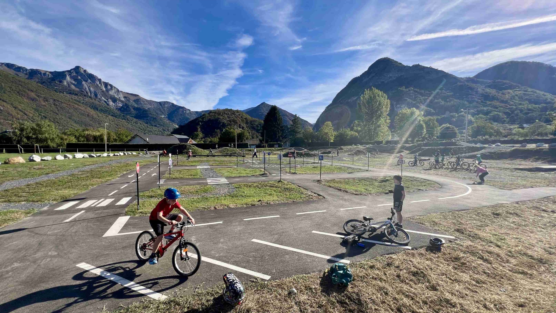 Marignac inaugure ses espaces vélo : piste « Savoir rouler » et parcours VTT