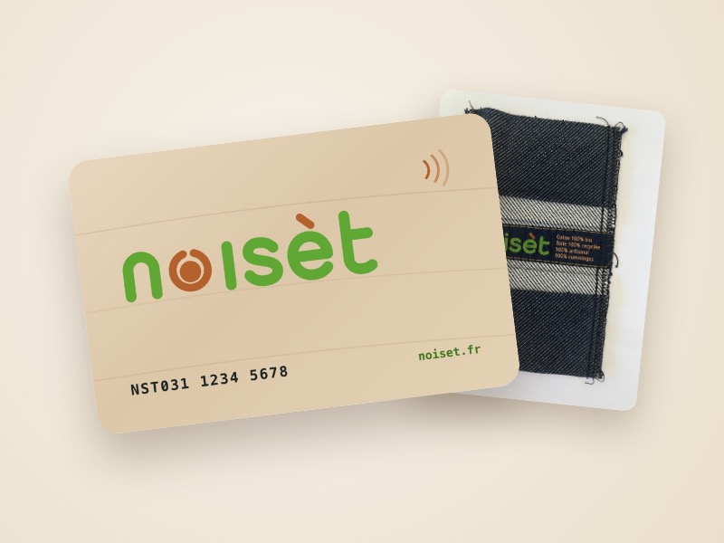 La carte en bois noisèt et son porte-carte en toile, pour payer en Touselle