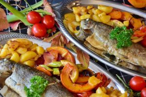 Un plat de truites bio Les viviers du Comminges