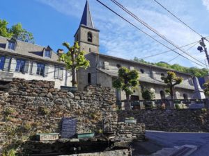 Fontaine le village de Melles