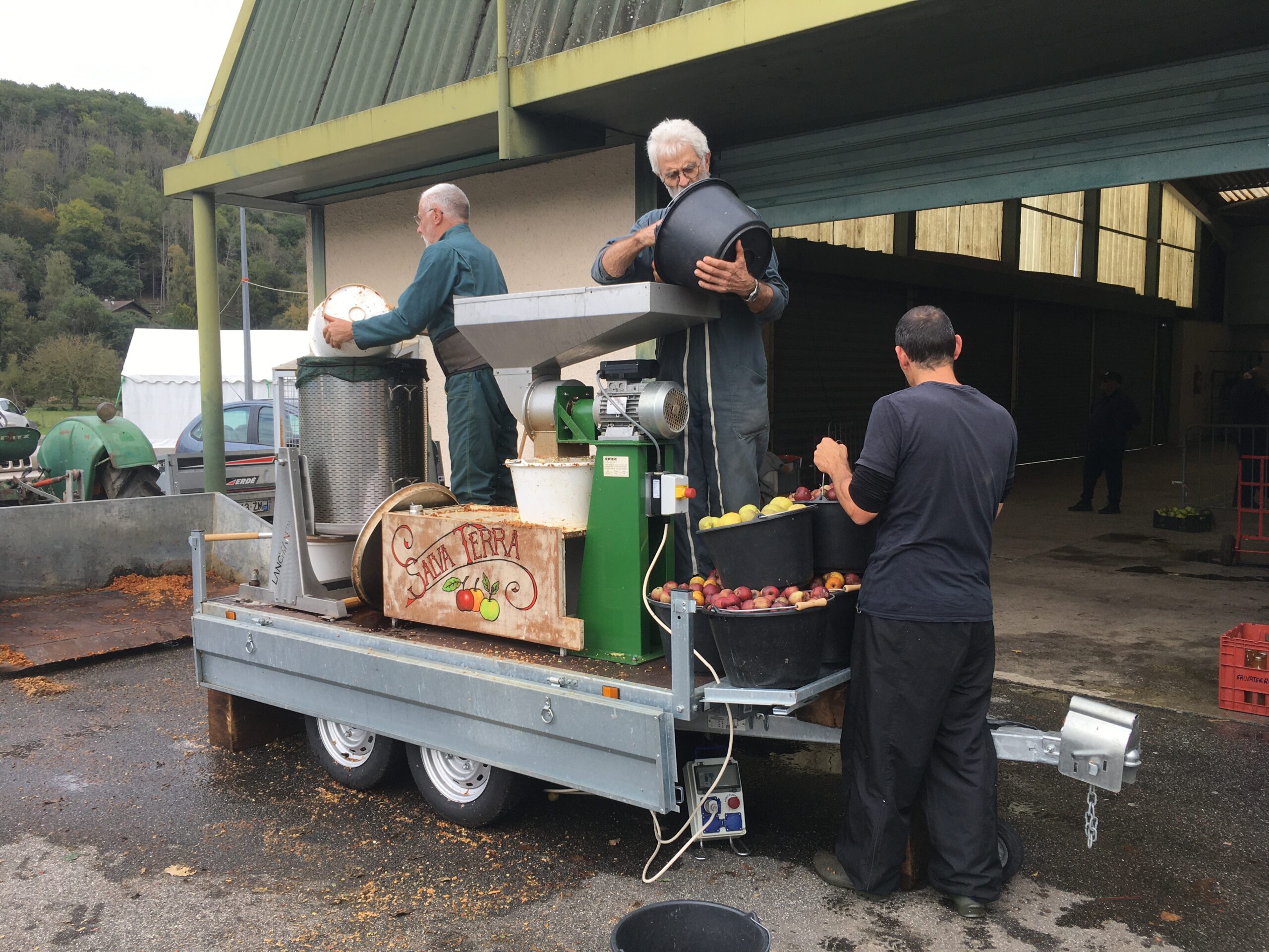 Jus de pommes à la Fête de la pomme à Sauveterre de Comminges