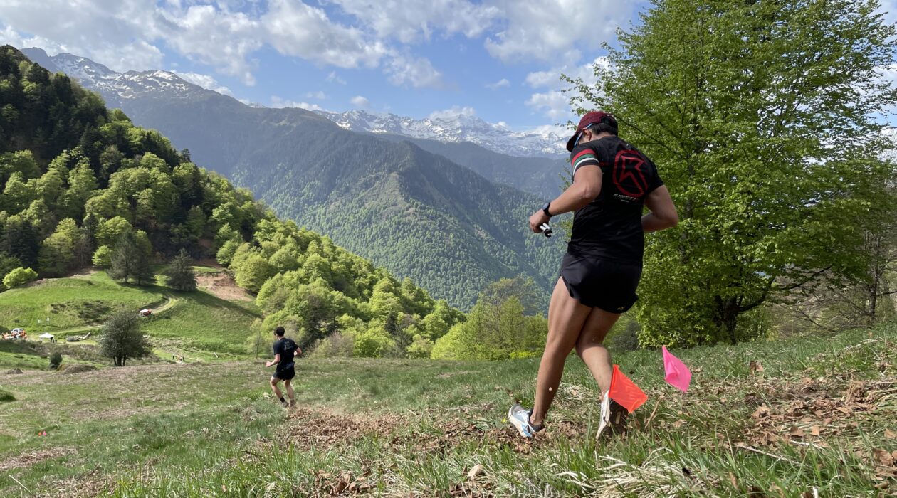 Trail totem social